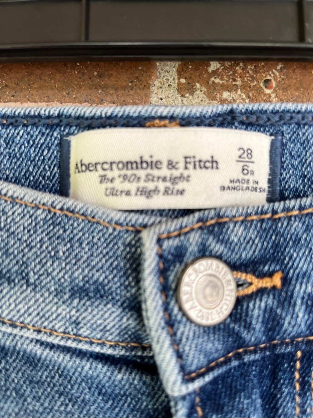 Abercrombie & Fitch Ultra High Rise 90s Straight Jean Size 6/28 - Picture 2 of 10